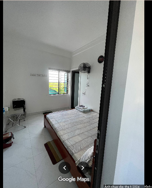 Phòng nghỉ có cửa sổ thoáng, giường rộng